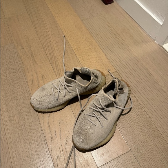 Adidas Yeezy Boost 350 V2 - Picture 5 of 10